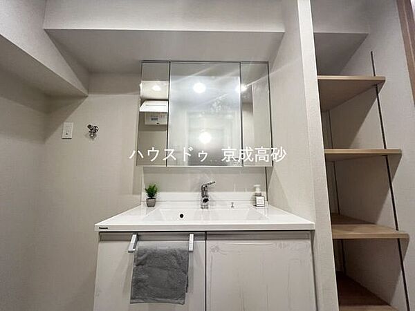 普段は人目につかないスペースにもこだわりを。使用頻度の高い場所だからこそ便利な空間に。