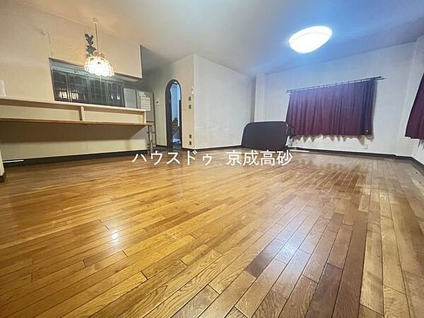 広々としたLDKは、家具のレイアウトも自由自在なので、ご家族の理想のスペースが作り上げられます。素敵なインテリアに囲まれた、自分好みの空間を。