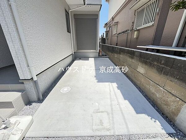 近隣の駐車場まで歩く必要がありません。 子どもや高齢者がいる世帯では駐車場から自宅までの距離が短い方が便利です。