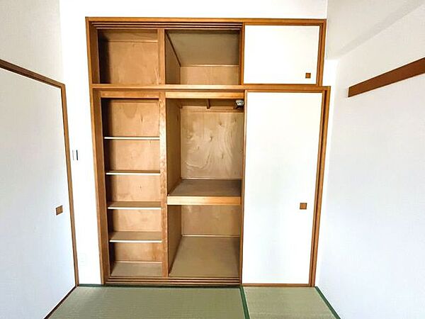 適材適所の収納付きです。