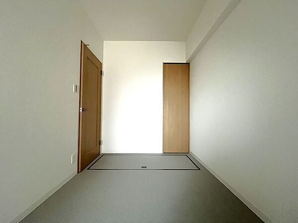 家族一人ひとりの大切なプライベート空間。趣味に合わせて使って頂けるようシンプルに仕上げてあります。暮らし心地を大きく左右する収納をしっかり確保した使い勝手のいいお部屋です。