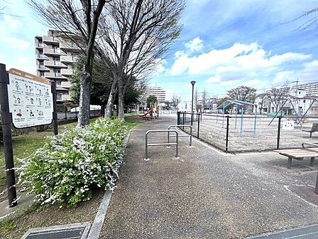 足立区立五丁田公園 1070m