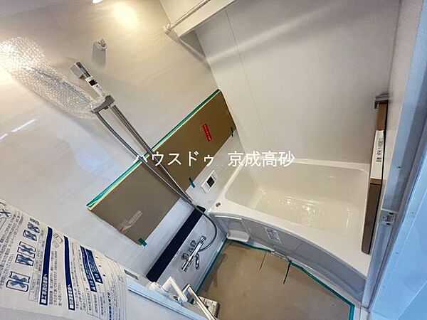 日々の疲れやストレスから心と身体を解放。上質な空間で優雅で快適なバスタイムを。換気機能もついており、お風呂掃除もしやすいですね♪足を延ばして入れ疲れをとれる広々とした浴槽です。