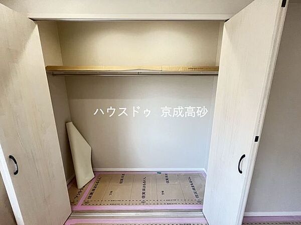 大型のクローゼットです！これだけの収納力があれば部屋もスッキリ保てますよ！