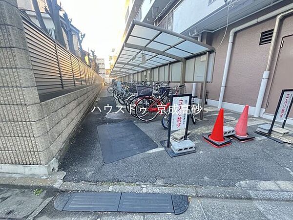 きちんと整備された駐輪場。住む方の心遣いが感じられます。空き状況は、お気軽にお問合せください。