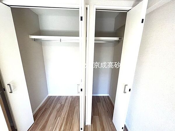 大型のクローゼットです！これだけの収納力があれば部屋もスッキリ保てますよ！