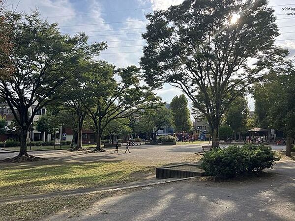 足立区立北三谷公園 520m