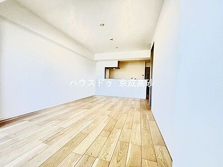 家族の食事や団らんのほか、子どもを遊ばせたり、友人を招いたりするLDKは住まいの中心です。?時間過ごす場所だからこそ、ほっと落ち着く安心感のある場所にしたいですよね。