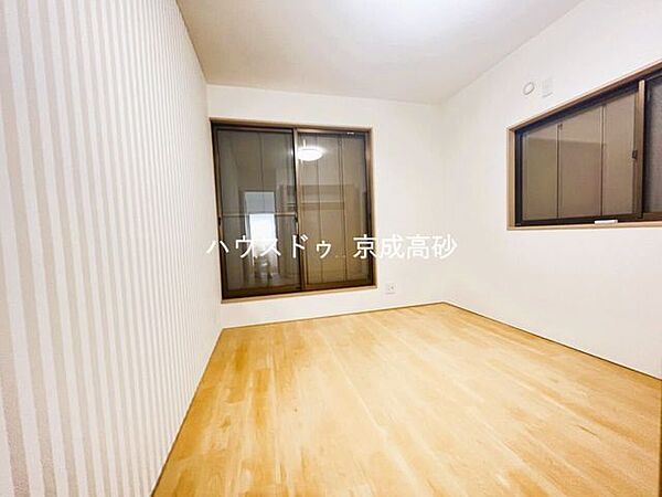 お子様の成長と共に「住まい方」も変化していきます。居室にはクローゼットを完備し、自由度の高い家具の配置が叶うシンプルな空間です。