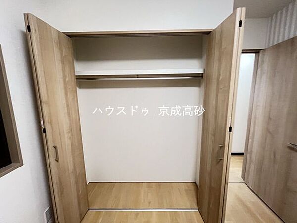 大型のクローゼットです！これだけの収納力があれば部屋もスッキリ保てますよ！