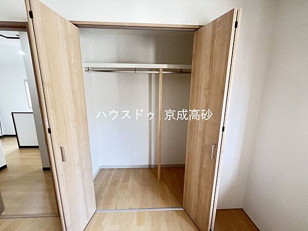 大型のクローゼットです！これだけの収納力があれば部屋もスッキリ保てますよ！