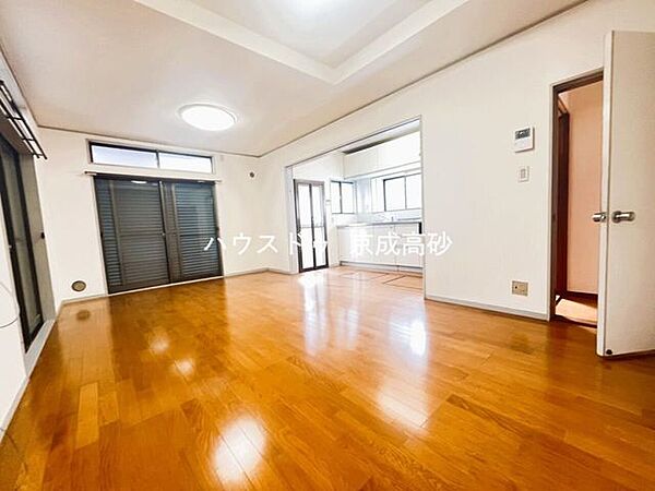 飾り過ぎないシンプルな内装と偏り過ぎないデザインで統一しました。