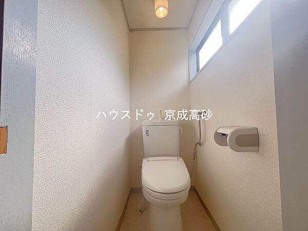 トイレは2か所ございますので、朝の込み合う時間帯も安心です！来客時にも気兼ねなくご使用いただけます。