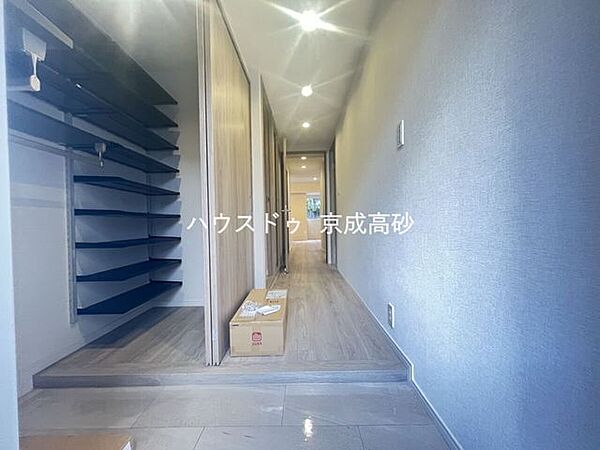 大型の下駄箱収納でお気に入りの靴もたっぷり収納できますね！