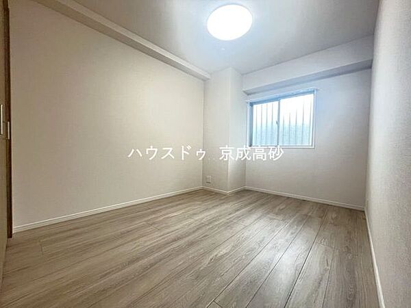 毎日の疲れを癒す主寝室。リラックスできる時間をお過ごしください。