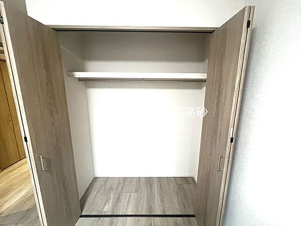 大型のクローゼットです！これだけの収納力があれば部屋もスッキリ保てますよ！