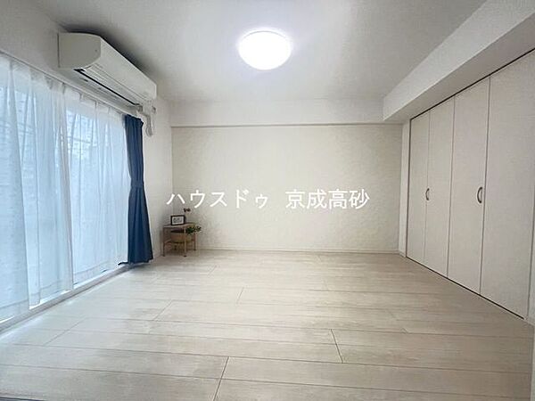 毎日の疲れを癒す主寝室。リラックスできる時間をお過ごしください。