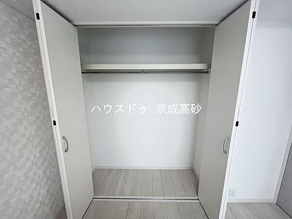大型のクローゼットです！これだけの収納力があれば部屋もスッキリ保てますよ！