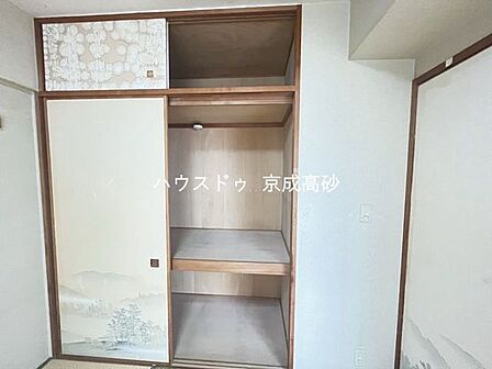 適材適所の収納付きです。