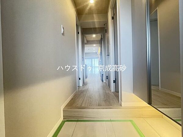 家族一人ひとりの大切なプライベート空間。趣味に合わせて使って頂けるようシンプルに仕上げてあります。暮らし心地を大きく左右する収納をしっかり確保した使い勝手のいいお部屋です。