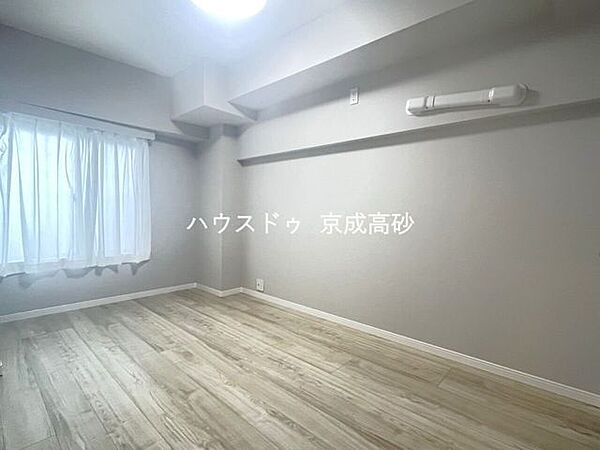 お子様の成長と共に「住まい方」も変化していきます。居室にはクローゼットを完備し、自由度の高い家具の配置が叶うシンプルな空間です。