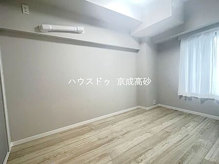家族一人ひとりの大切なプライベート空間。趣味に合わせて使って頂けるようシンプルに仕上げてあります。暮らし心地を大きく左右する収納をしっかり確保した使い勝手のいいお部屋です。