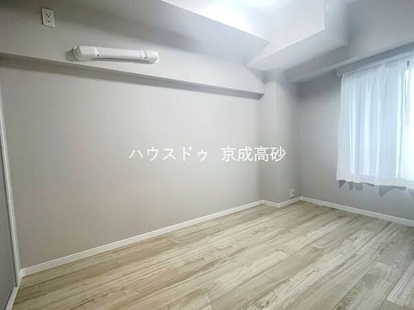 家族一人ひとりの大切なプライベート空間。趣味に合わせて使って頂けるようシンプルに仕上げてあります。暮らし心地を大きく左右する収納をしっかり確保した使い勝手のいいお部屋です。