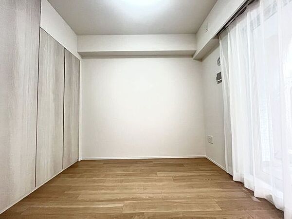 お子様の成長と共に「住まい方」も変化していきます。居室にはクローゼットを完備し、自由度の高い家具の配置が叶うシンプルな空間です。