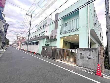 聖母のさゆり保育園 80m