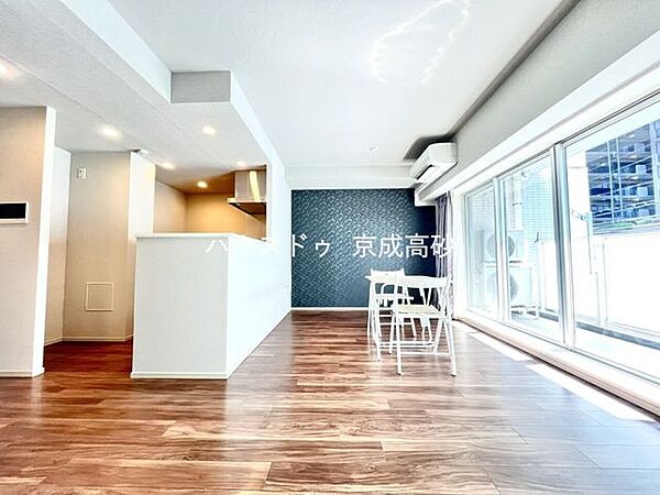 広々としたLDKは、家具のレイアウトも自由自在なので、ご家族の理想のスペースが作り上げられます。素敵なインテリアに囲まれた、自分好みの空間を。