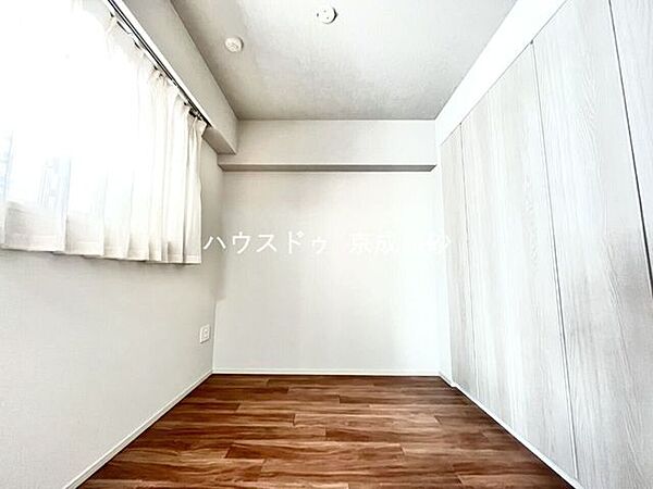 家族一人ひとりの大切なプライベート空間。趣味に合わせて使って頂けるようシンプルに仕上げてあります。暮らし心地を大きく左右する収納をしっかり確保した使い勝手のいいお部屋です。
