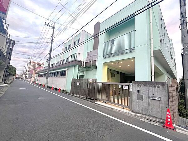 聖母のさゆり保育園 80m