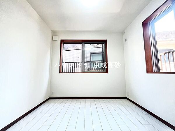 2面採光でとっても明るいお部屋です！子供部屋としても良さそうです！