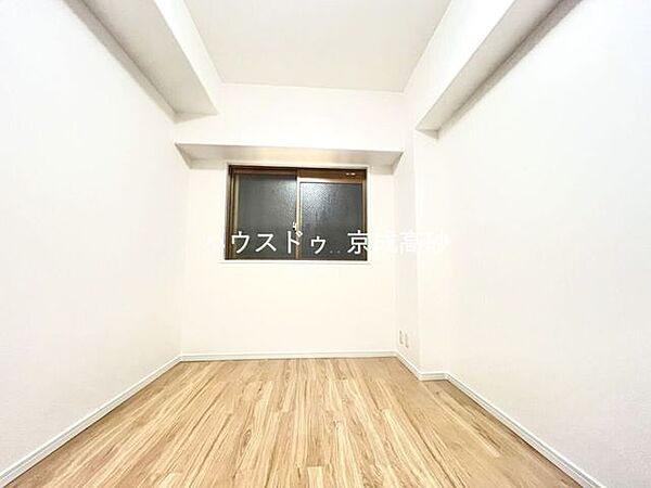 リビングで楽しく過ごした後はゆっくりくつろぐ時間を満喫できます。過ぎ行く時間をゆったりと感じることができる落ちついたプライベートルーム。静かな環境でリラックスタイムを愉しんで。
