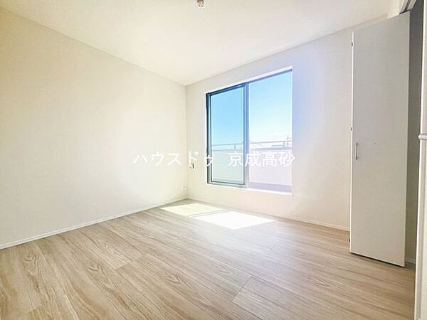 毎日の疲れを癒す主寝室。リラックスできる時間をお過ごしください。