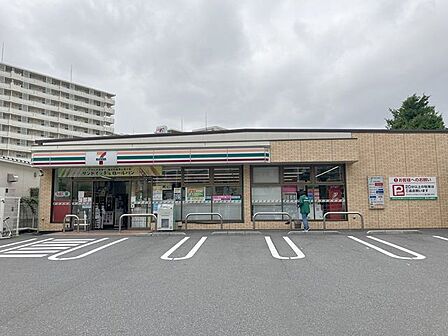 セブン-イレブン にいじゅく店 470m