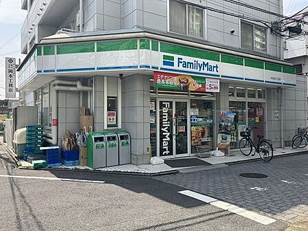 ファミリーマート 大谷田三丁目店 420m