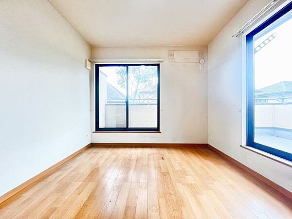 2面採光でとっても明るいお部屋です！子供部屋としても良さそうです！