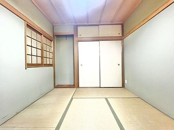 和室は普段使いだけではなく、客間としても使うことができます。フローリングでは味わえない畳ならではの落ち着く空間をぜひお楽しみください。