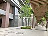 外観：外と内をつなぐエントランスは管理が行き届き、居住者を優しく迎え入れてくれます。