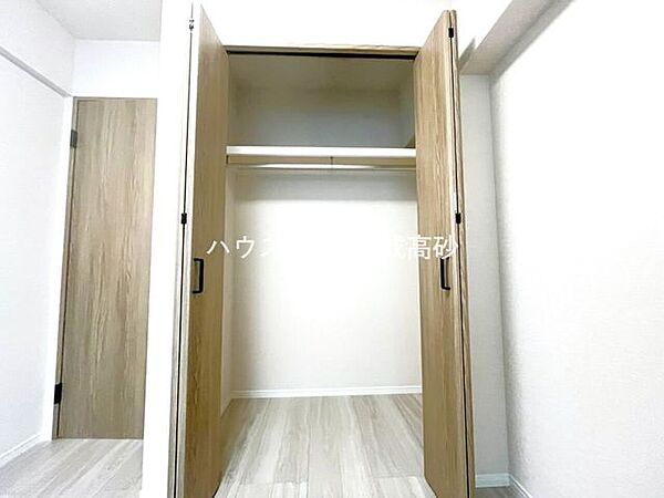 大型のクローゼットです！これだけの収納力があれば部屋もスッキリ保てますよ！