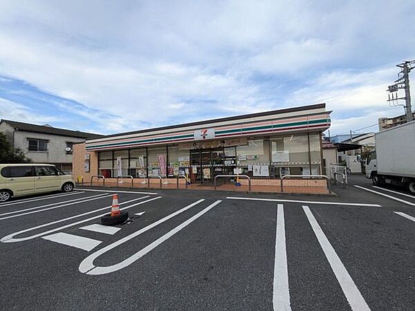 セブン-イレブン 葛飾堀切1丁目店 640m