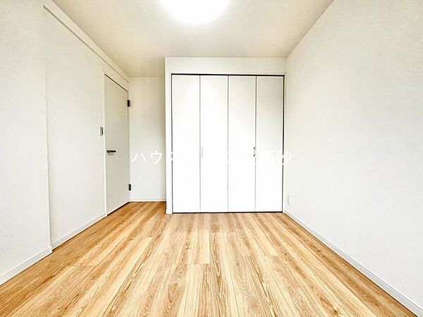 毎日の疲れを癒す主寝室。リラックスできる時間をお過ごしください。
