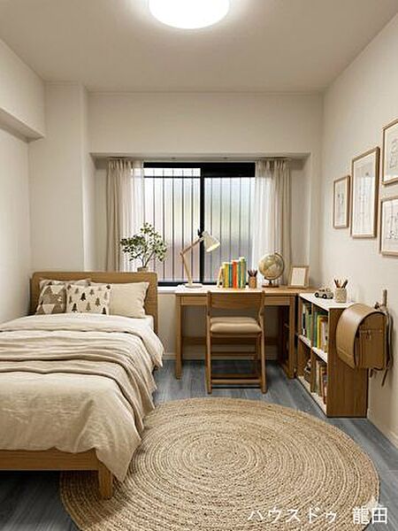 窓からの光が差し込む明るいお部屋。お気に入りの絵を飾って、自分だけの特別な場所になりますように※家具を入れたイメージ写真です