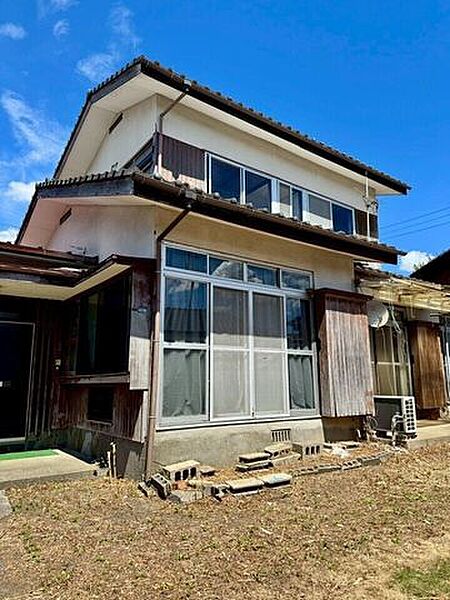 大きな窓から明るい光が注ぐお家。自分好みにリノベーションして、家族の理想の暮らしを叶えませんか