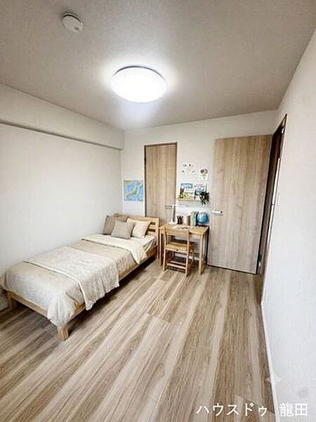 クローゼット付きでおもちゃも服もきれいに片付く。お子様の成長に合わせたお部屋作り※家具はイメージです