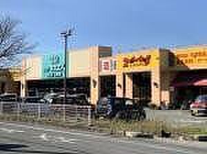 ミカエル新地店 900m