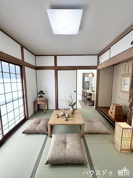 障子から優しい光が注ぐ和室。休日は家族みんなでゴロンと寝転がってくつろげる、心やすらぐ場所です※家具を入れたイメージ写真です