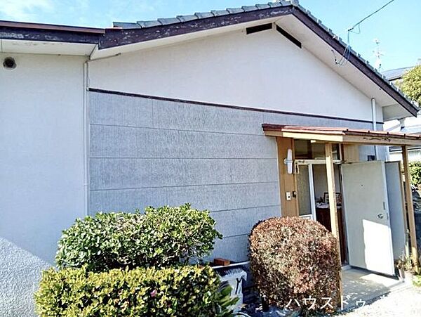 豊かな緑と心地よい陽光に包まれた開放的な更地。家族のライフスタイルに合わせた理想の住まいを叶えます