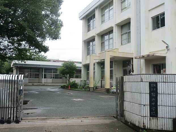 桜山中学校 1900m